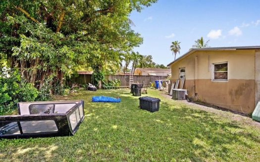 5941 NW 41st Terrace N