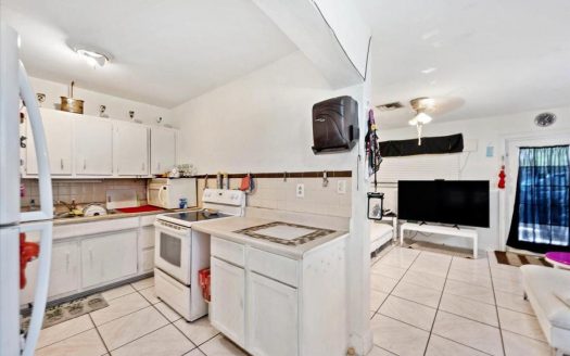 5941 NW 41st Terrace N