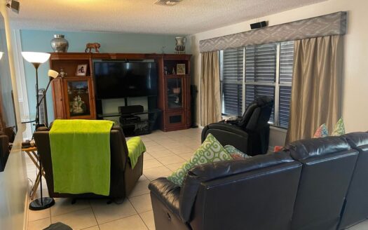 4512 Blue Pine Circle